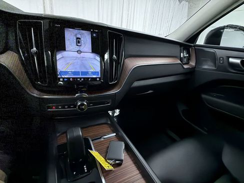 Certified 2024 Volvo XC60 B5 Plus w/ Climate Package image 19