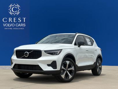 New 2026 Volvo XC40 B4 Core w/ Climate Package