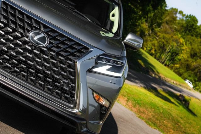 Used 2020 Lexus GX 460 Luxury w/ Luxury Sport Package AWD/4WD image 4