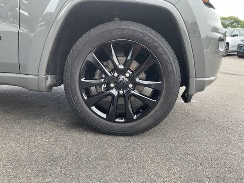 Used 2019 Jeep Grand Cherokee Altitude AWD/4WD image 37