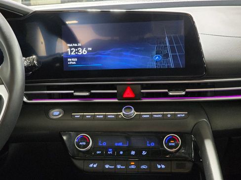 Certified 2025 Hyundai Elantra Limited image 27