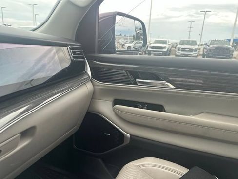 Used 2022 Jeep Wagoneer Series III w/ Premium Group I AWD/4WD image 25