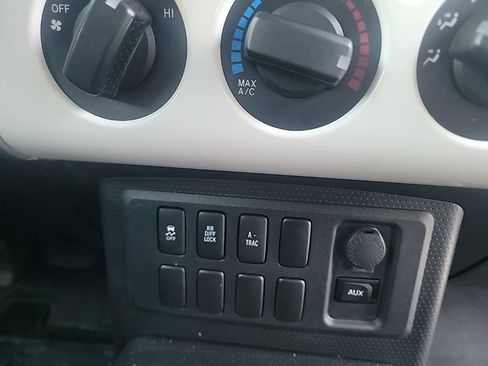 Used 2010 Toyota FJ Cruiser Base image 37