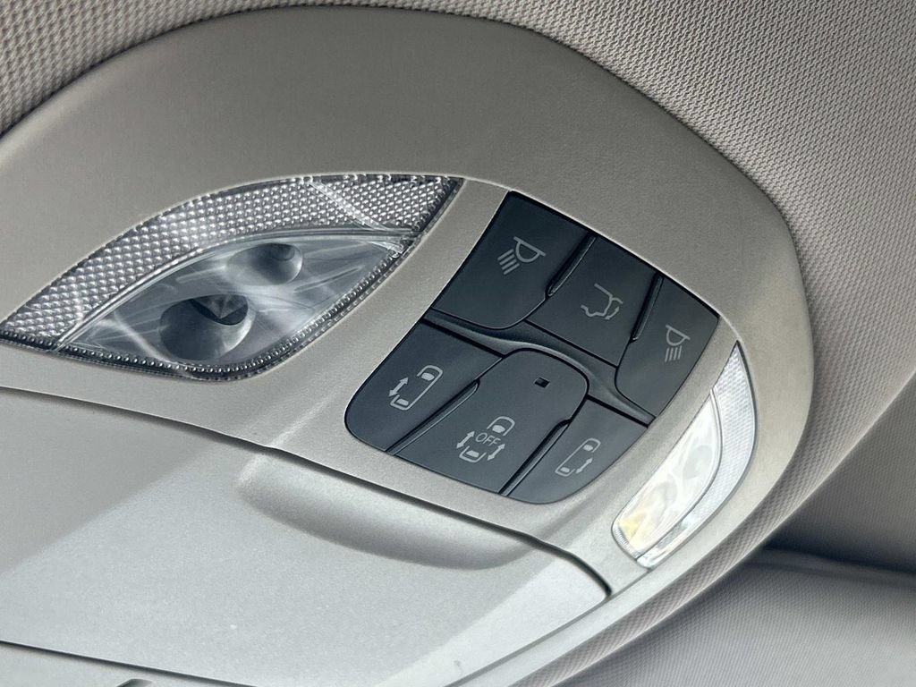 Used 2022 Chrysler Pacifica Touring-L FWD image 32