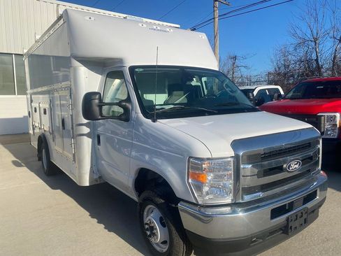 New 2026 Ford E-450 and Econoline 450 Super Duty w/ Power Equipment Group RWD image 12