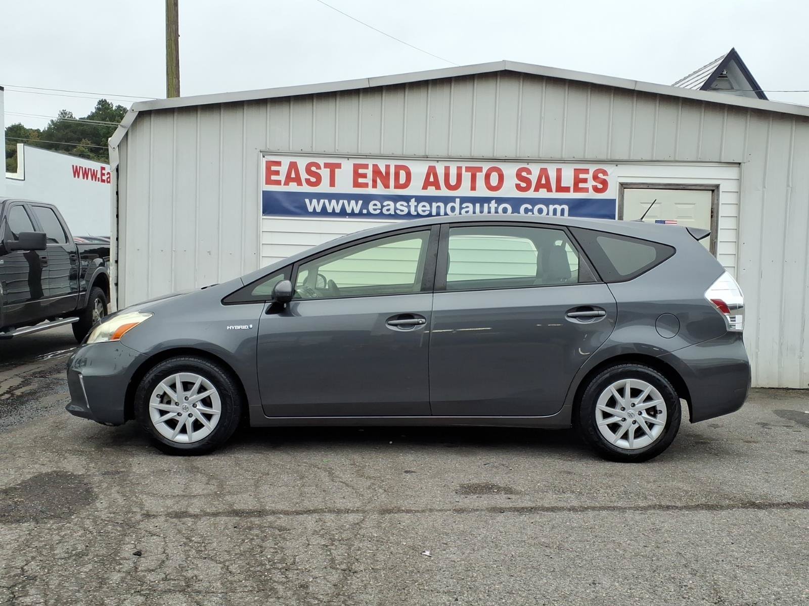 Used 2012 Toyota Prius V Three FWD image 2