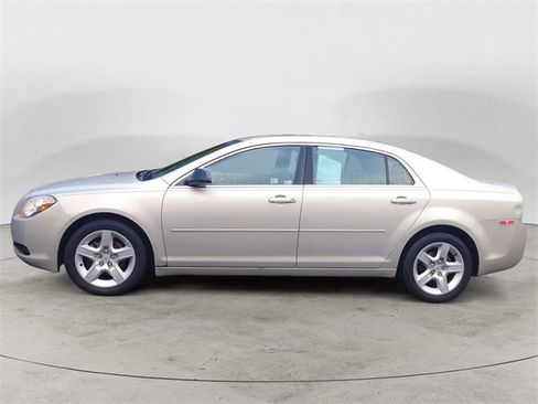 Used 2010 Chevrolet Malibu LS image 2