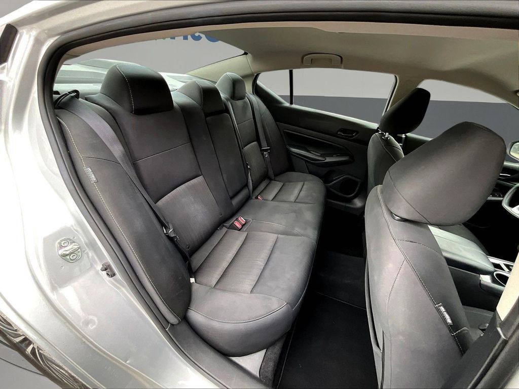 Used 2024 Nissan Altima 2.5 SV FWD image 26