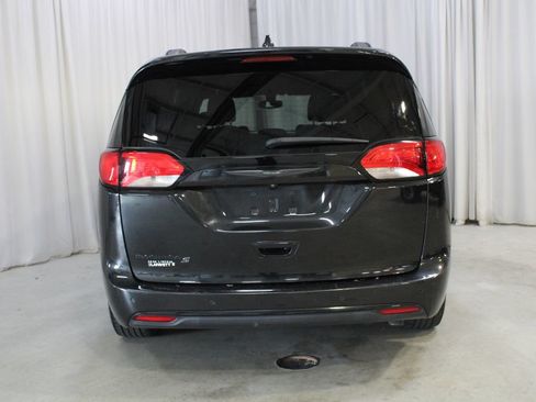 Used 2019 Chrysler Pacifica Touring-L Plus w/ S Appearance Package FWD image 24