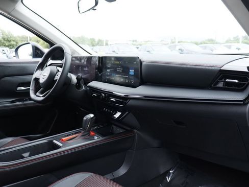 Used 2025 Nissan Kicks SR FWD image 20