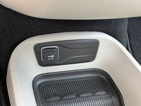 Used 2024 Chrysler Pacifica Touring-L AWD/4WD image 34