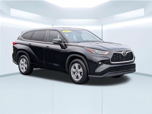 Used 2023 Toyota Highlander LE FWD image 7