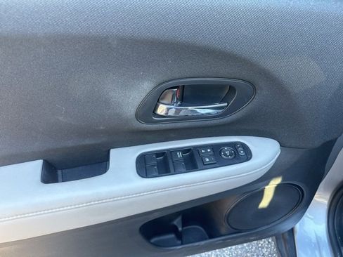 Used 2022 Honda HR-V LX image 11