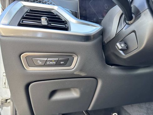 Used 2025 BMW X7 xDrive40i w/ M Sport Package image 31