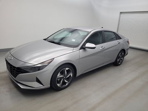 Used 2023 Hyundai Elantra SEL w/ Convenience Package FWD image 2