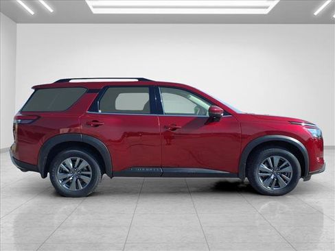 Used 2024 Nissan Pathfinder SV AWD/4WD image 13