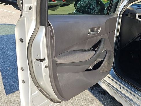 Used 2022 Toyota Corolla LE image 16