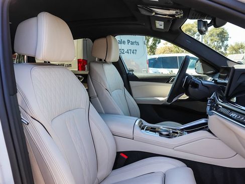 Certified 2025 BMW X6 xDrive40i w/ Premium Package AWD/4WD image 14