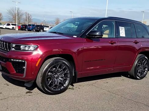 New 2026 Jeep Grand Cherokee Summit w/ Obsidian Package image 4