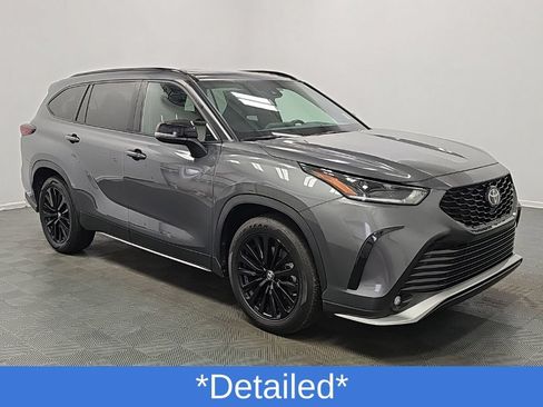 Used 2024 Toyota Highlander XSE FWD image 2