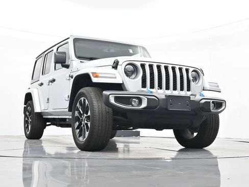 Used 2023 Jeep Wrangler Unlimited Sahara image 29