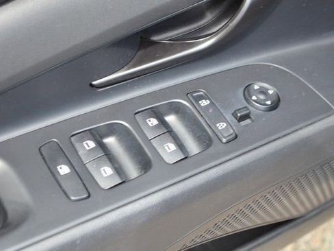 Used 2025 Hyundai Elantra Sport FWD image 16
