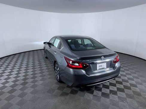 Used 2017 Nissan Altima 2.5 SR w/ LED Appearance Package image 7