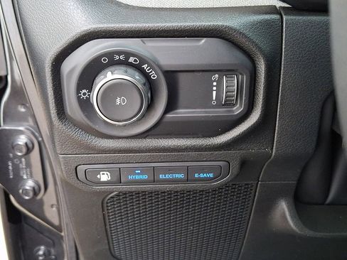 Used 2024 Jeep Wrangler Unlimited w/ Convenience Group image 25