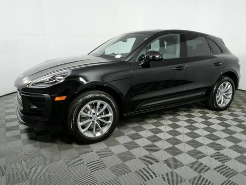 Certified 2026 Porsche Macan AWD/4WD image 2