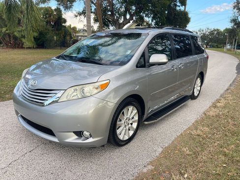 Used 2013 Toyota Sienna Limited image 1