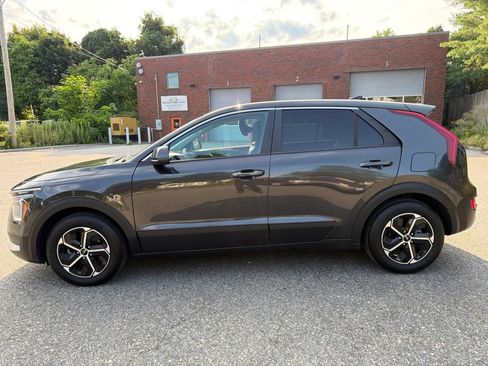 Certified 2023 Kia Niro LX FWD image 3