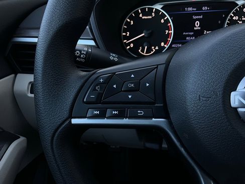 Used 2025 Nissan Altima 2.5 SV image 32