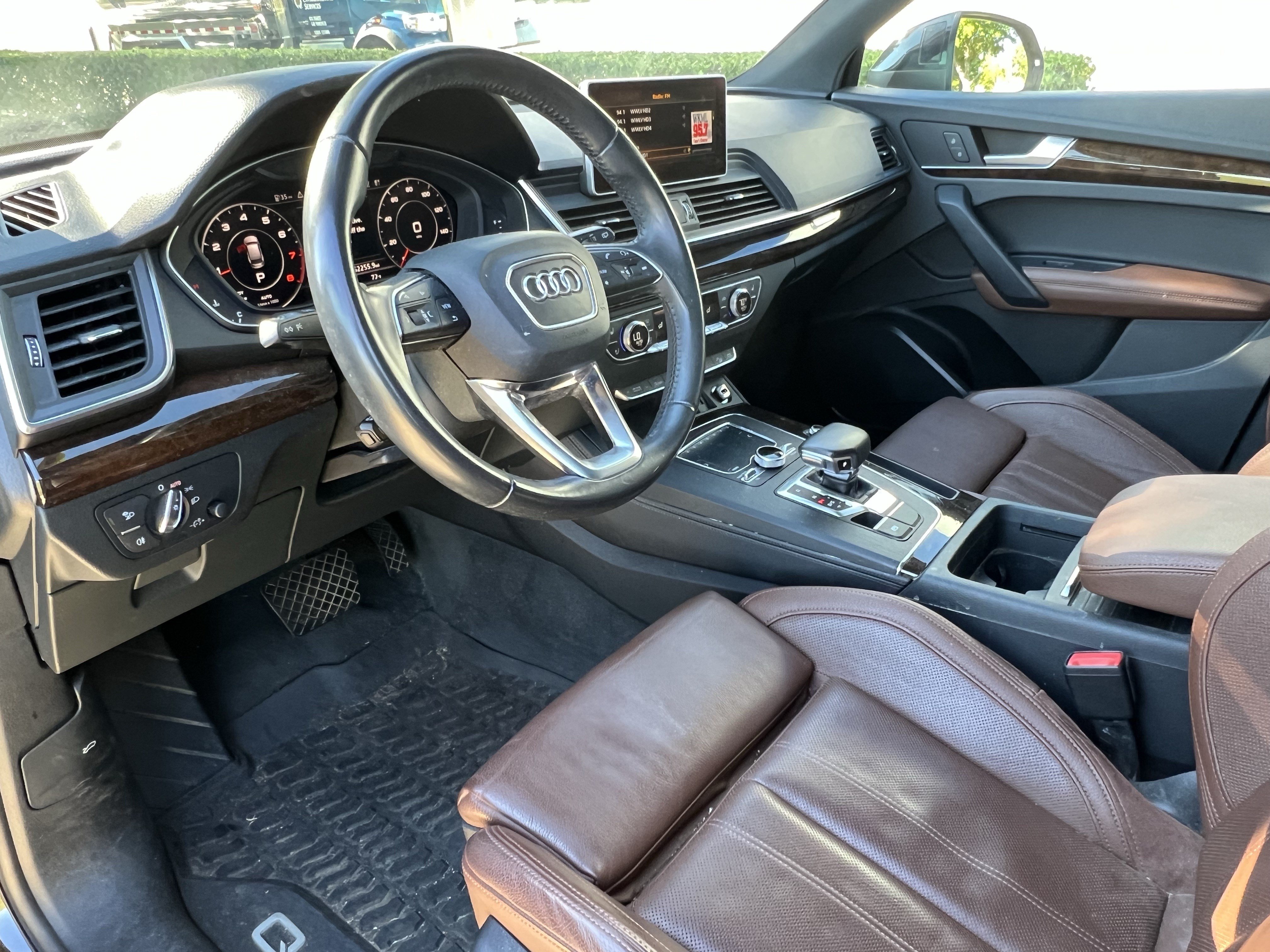 Used 2020 Audi Q5 2.0T Premium Plus w/ Premium Plus Package AWD/4WD image 17