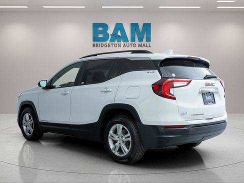 Used 2022 GMC Terrain SLE w/ Driver Convenience Package FWD image 5