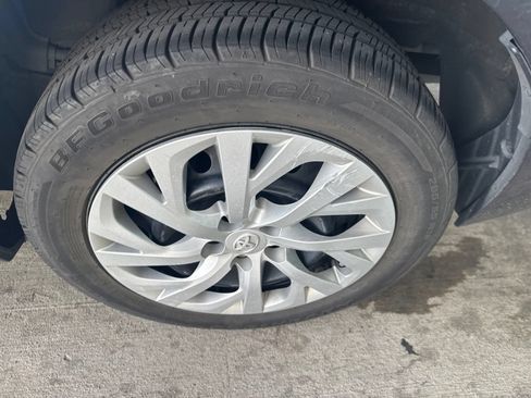 Used 2019 Toyota Corolla LE FWD image 9