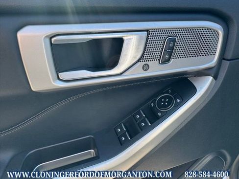 Used 2023 Ford Explorer Limited image 21