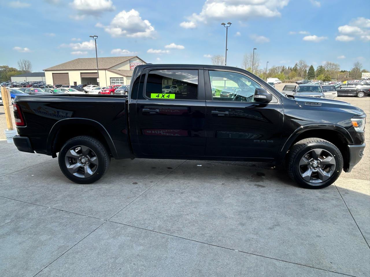 Used 2020 RAM 1500 4x4 Crew Cab image 4