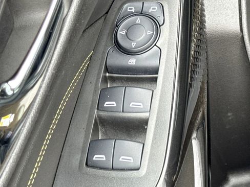 Used 2024 Chevrolet Trax LT w/ Sunroof Package FWD image 24