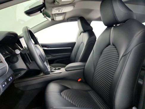 Used 2024 Toyota Camry SE image 9