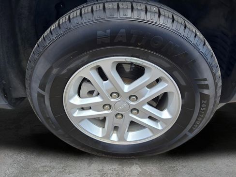 Used 2024 Jeep Grand Cherokee Laredo image 20