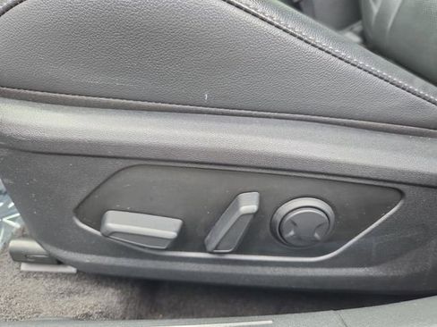 Used 2025 Hyundai Elantra Limited FWD image 11