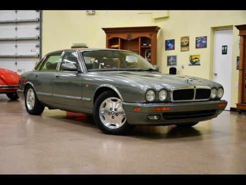 Used 1997 Jaguar XJ6 RWD image 1