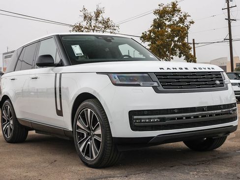New 2025 Land Rover Range Rover SE image 3