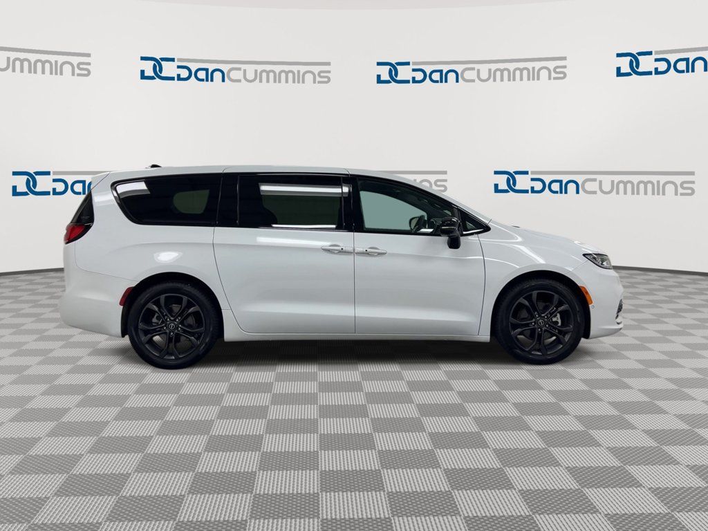 New 2026 Chrysler Pacifica Select FWD image 9