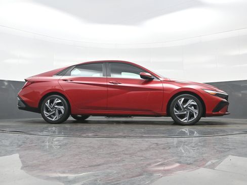 Certified 2025 Hyundai Elantra SEL w/ Cargo Package image 30