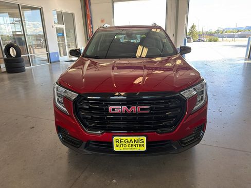 Used 2024 GMC Terrain SLE w/ Driver Convenience Package AWD/4WD image 8
