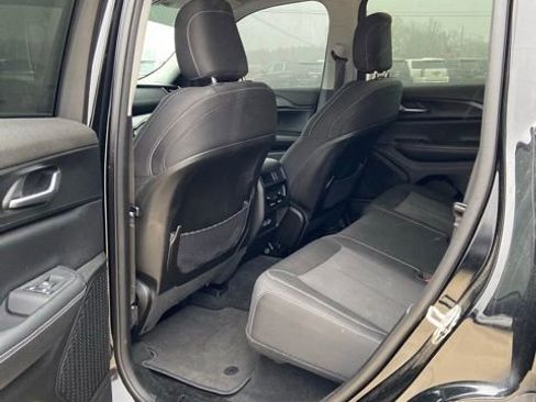 Used 2023 Jeep Grand Cherokee Laredo image 12