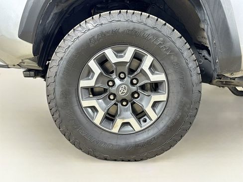 Certified 2021 Toyota Tacoma TRD Off-Road AWD/4WD image 25