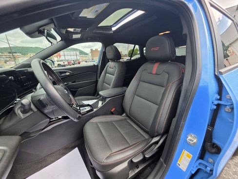 Used 2024 Chevrolet Trax RS w/ Sunroof Package FWD image 18