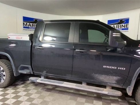 Used 2024 Chevrolet Silverado 2500 Custom w/ Custom Value Package image 3